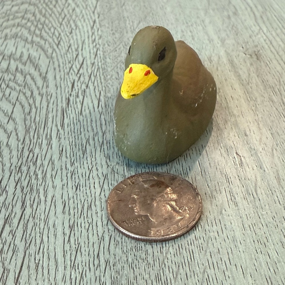 Vintage Ceramic Painted Duck Figurine - Picture 4 of 8